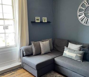 Crickhowell Apartment | Cosy 2 bed flat in Crickhowell