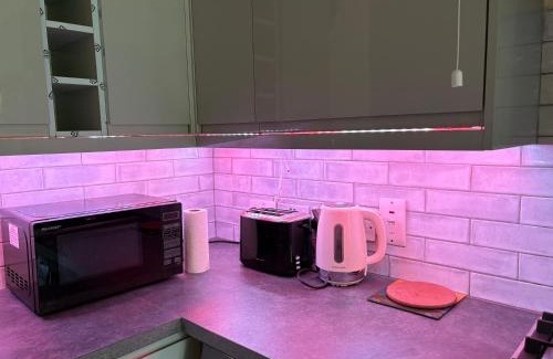 Custom House Apartment | Cosy 2-Bed Flat Near ExCeL and City Airport