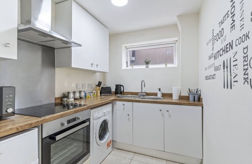 Redhill Apartment | Cosy 2 Bed, Gatwick Airport