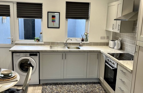 Belfast House | Cosy 2-bed House Close to Belfast City Centre