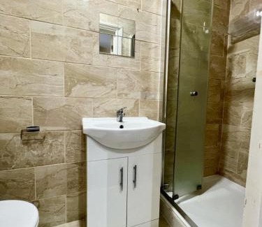 Newham Apartment | Cosy 2 Bed House in East Ham