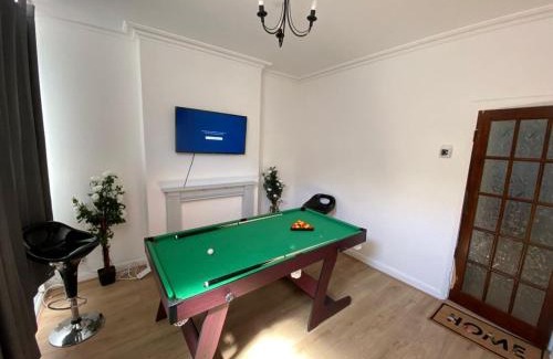 Braunstone House | Cosy 2-Bed House - Sleeps 4 Garden & Pet-Friendly