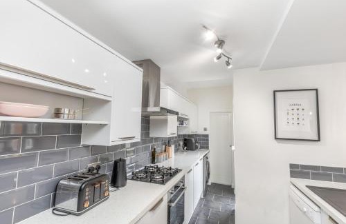 Wyken Apartment | Cosy 2-Bed Retreat with Great Location