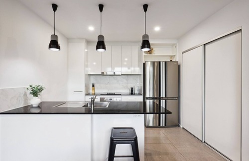 Cannon Hill Apartment | Cosy 2-Bed with Alfresco Dining by Bill Cash Park