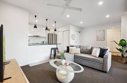 Cannon Hill Apartment | Cosy 2-Bed with Alfresco Dining by Bill Cash Park
