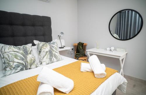 Durban North Apartment | Cosy 2 bedroom Cottage Durban north, swimming pool,dstv