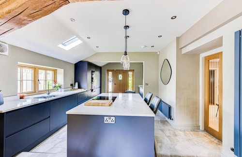 Congleton House | Cosy 2 bedroom cottage in Cheshire countryside with a modern design