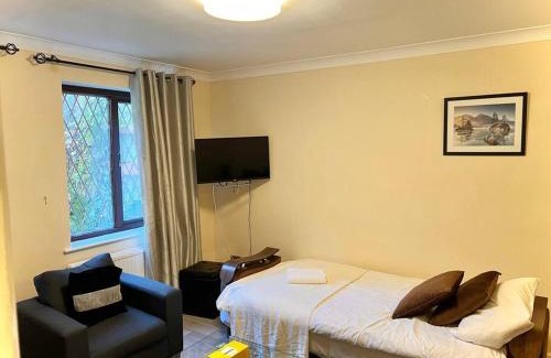 St. Dunstan's Apartment | Cosy 2 bedroom Detached House in Central London