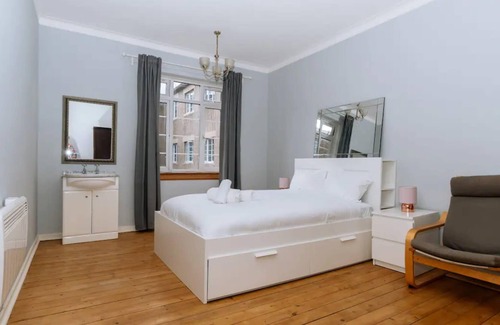 Stockbridge Apartment | Cosy 2 Bedroom Flat in Craigleith