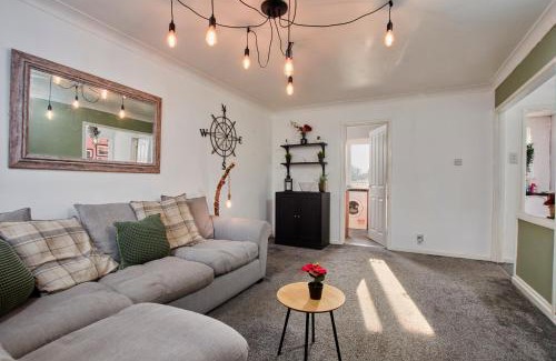 Seaton Delaval House | Cosy 2 bedroom flat, with parking & garden