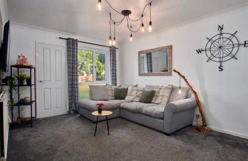 Seaton Delaval House | Cosy 2 bedroom flat, with parking & garden