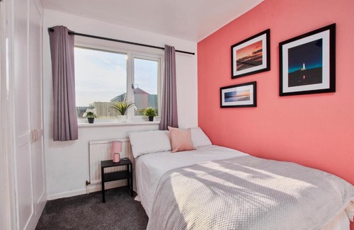 Seaton Delaval House | Cosy 2 bedroom flat, with parking & garden