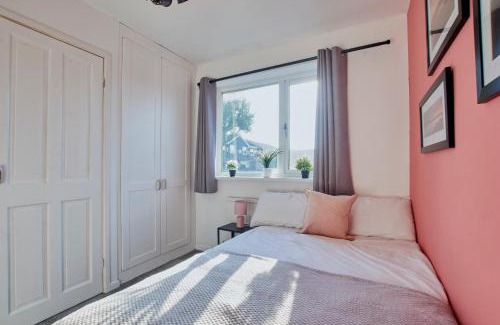 Seaton Delaval House | Cosy 2 bedroom flat, with parking & garden
