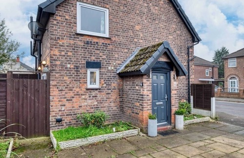 Trafford Cottage | Cosy 2BDR Trafford Cottage, Fits 5, EV charger, WIFI, Parking n
