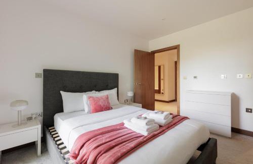 Brondesbury Apartment | Cosy 2BR Flat, West Hampstead, 4 mins to Tube