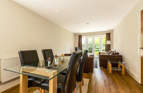 Stanwell Apartment | Cosy 2BR Flat with Patio, Heathrow 5 mins away