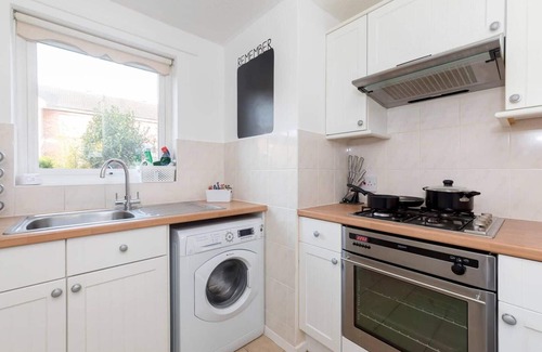 Bedford Apartment | Cosy 2BR Home Near Milton Keynes Centre