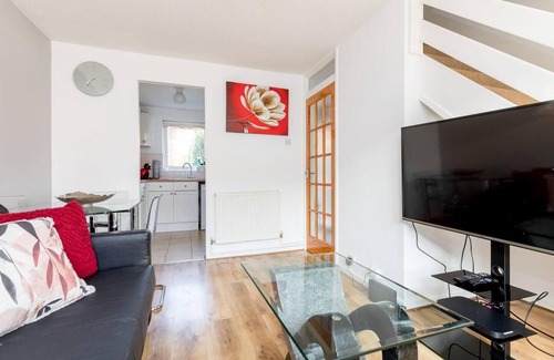 Bedford Apartment | Cosy 2BR Home Near Milton Keynes Centre