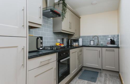 Nottingham Apartment | Cosy 2nd Floor Apartment - King Size Bed & Free Parking