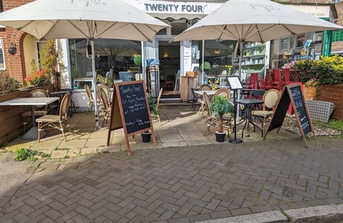 Hythe Apartment | Cosy 3-bed Apartment in Hythe High Street