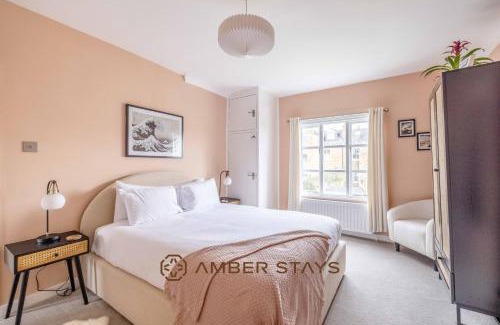 Windsor House | Cosy 3 Bed Cottage in Windsor, Perfect for Small Families & Couples, Sleeps 5