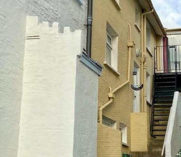 Aberdovey House | Cosy 3 bedroom cottage by the sea in Aberdovey
