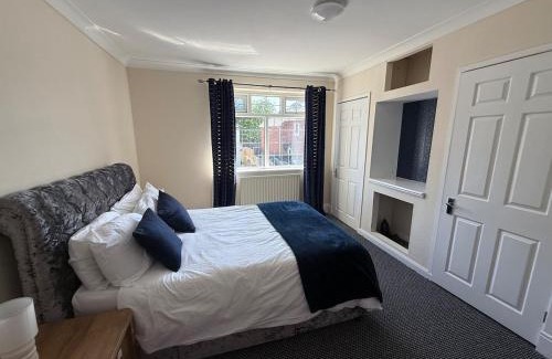 Dudley House | Cosy 3 bedroom house near dudley zoo