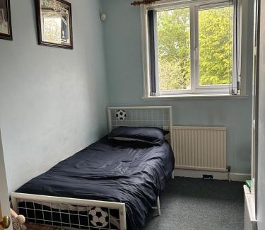Manchester Apartment | Cosy 3 bedroom house to rent