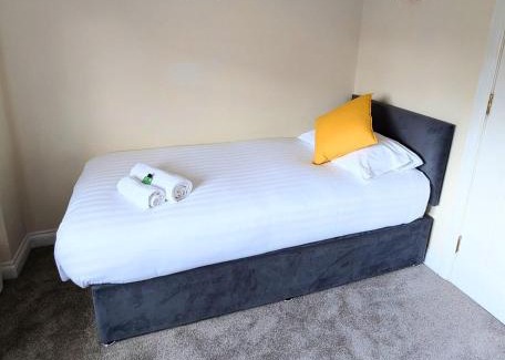 Nantwich House | Cosy 3 story home