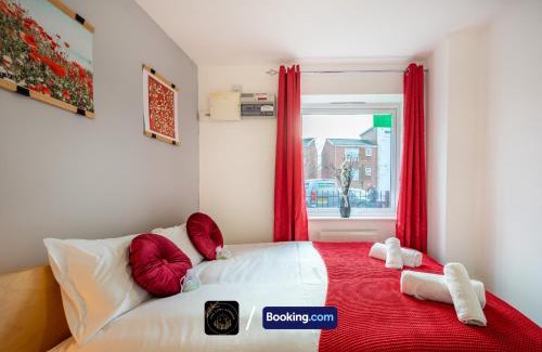 Chorlton-on-Medlock Apartment | Cosy 4-Bed House, Garden, Free Parking & WiFi