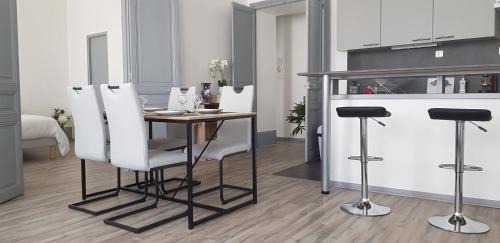 Montlucon Apartment | Cosy 4 minutes à pieds du centre historique avec parking