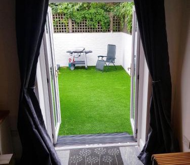 Leeds House | Cosy 4Bedroom House Near City Centre By Homebird Property Management Short Lets & Serviced Accommodation Leeds With Private Parking & Garden