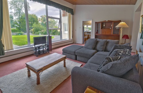 Helen's Bay House | Cosy 4BR in Helens Bay ★ 5 min walk to beach 🌊