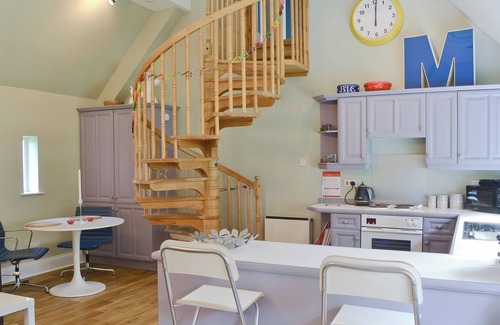 Hallington Cottage | Cosy accommodation with wood burning stove in the grounds of Bitchfield Tower.