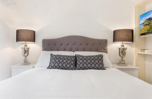 Chinatown Apartment | Cosy and Central City Studio Near Attractions