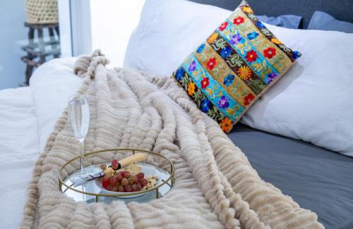 Claremont Apartment | Cosy and Central in Claremont