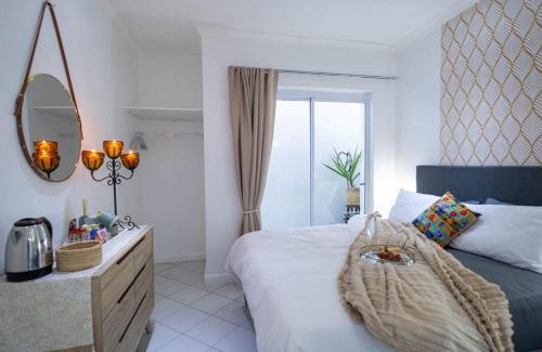 Claremont Apartment | Cosy and Central in Claremont
