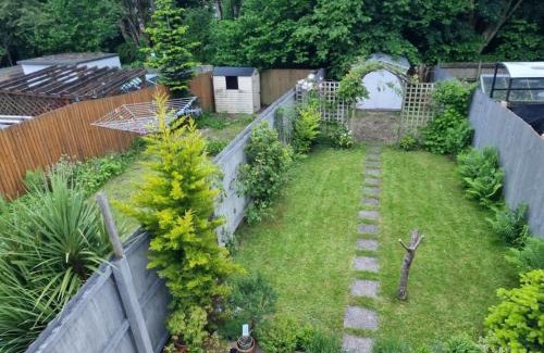 Fairwater House | Cosy and Characterful 1 bedroom townhouse with big south facing garden in Cardiff