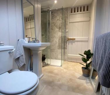 Fairwater House | Cosy and Characterful 1 bedroom townhouse with big south facing garden in Cardiff