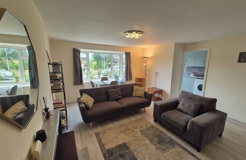Borehamwood Apartment | Cosy and comfortable in Borehamwood