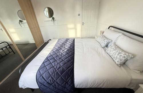 Bray on Thames House | Cosy and comfy 4-bed house in Burnham Slough Near Legoland and Winsdor Castle