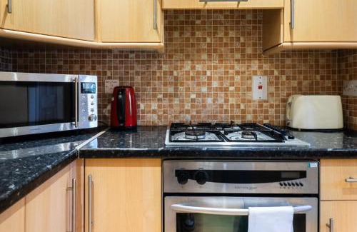 Bonnington Apartment | Cosy and Modern Apartment in Central Edinburgh