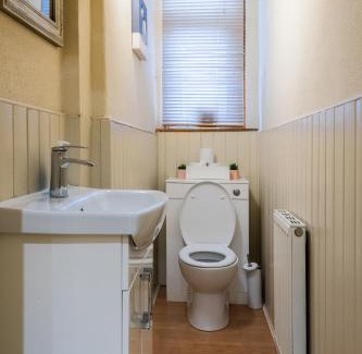 Bonnington Apartment | Cosy and Modern Apartment in Central Edinburgh