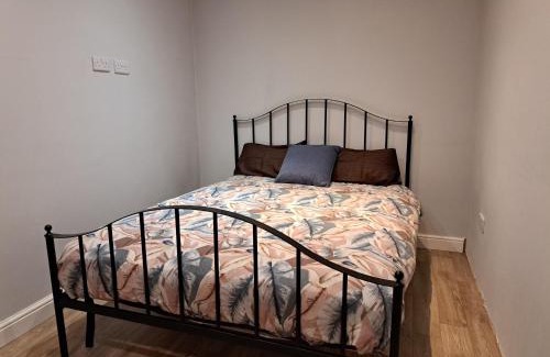 Newark upon Trent House | Cosy and spacious room in home with King Size bed