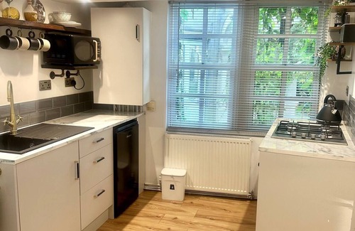 Trowbridge Apartment | Cosy and Stylish Studio Apartmentn