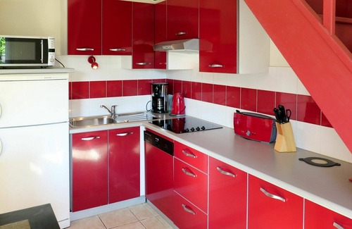 La Bastide-Clairence Apartment | Cosy apartment for 8 people with pool, WIFI, TV, terrace and pets allowed
