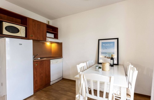 Le Verdon-sur-Mer Apartment | Cosy apartment for 6 guests with WIFI, pool, TV, terrace, pets allowed and parking