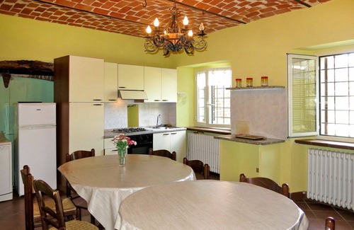 Cortazzone Villa | Cosy apartment in villa for 14 people with pool, WIFI, patio, pets allowed and parking