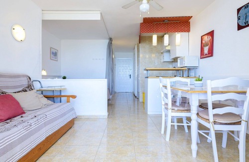 Alcossebre Apartment | Cosy apartment for 3 people with pool, terrace, pets allowed and parking