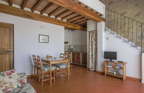 Sesto Fiorentino Villa | Cosy apartment in villa for 3 guests with WIFI, pool, TV, terrace and pets allowed
